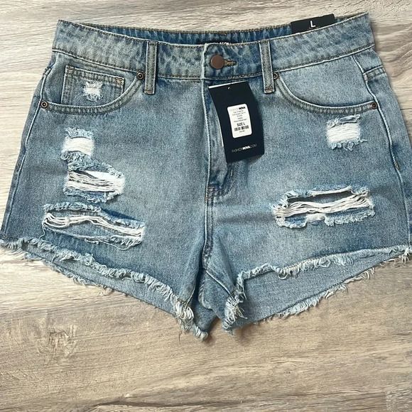 Fashion Nova Pants - Brand new Fashion Nova distress denim shorts. Size Large